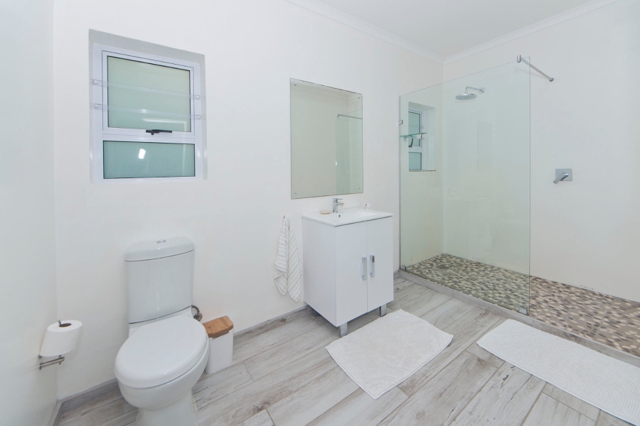 4 Bedroom Property for Sale in Leisure Isle Western Cape
